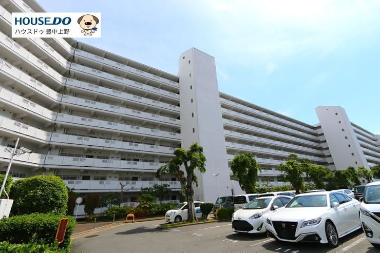 緑豊かな箕面エリアに佇む大規模マンション。陽当たり・通風良好、静かで落ち着いた住環境でファミリーにもおすすめです。