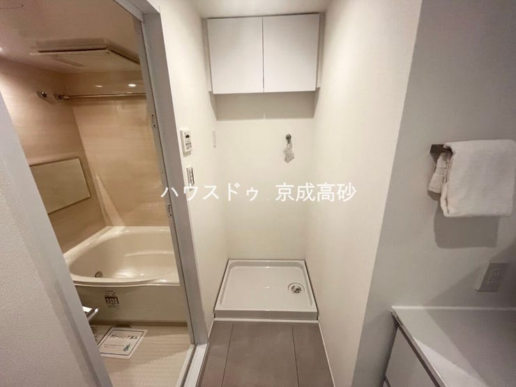 収納スペースもバッチリなこちらの洗面台。忙しい朝の時間にお役立ち!化粧品やヘアケア用品など細かな物も収納しておけるから「あれ?アレどこだっけ?」がありません。