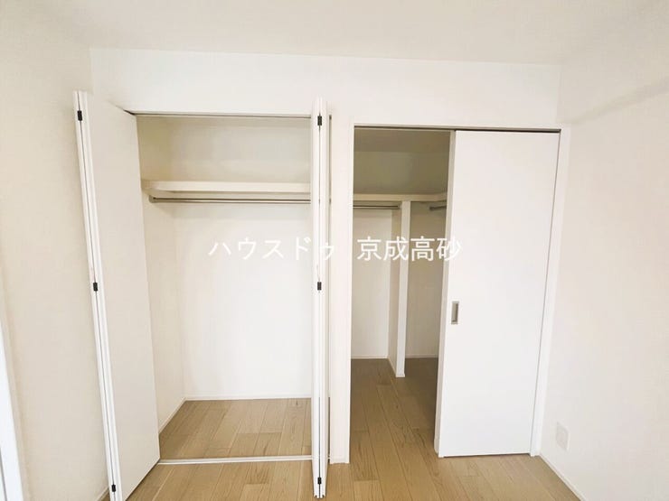 大型のクローゼットです!
これだけの収納力があれば部屋もスッキリ保てますよ!