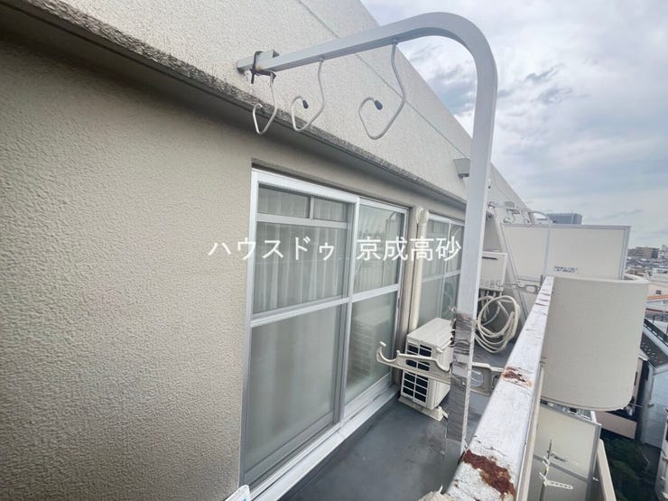 暖かい陽ざしが差込むバルコニー。晴れた日には洗濯物が良く乾きます。風通しも良好です。