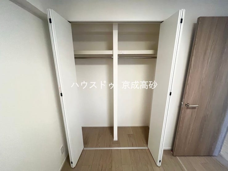大型のクローゼットです!
これだけの収納力があれば部屋もスッキリ保てますよ!