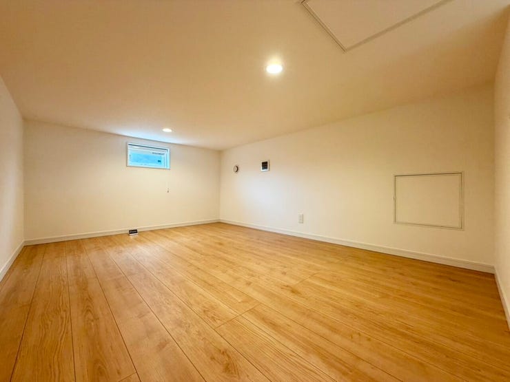小屋裏収納付きで、趣味部屋にしたり、シアタールームとして使うのもアリですね♪