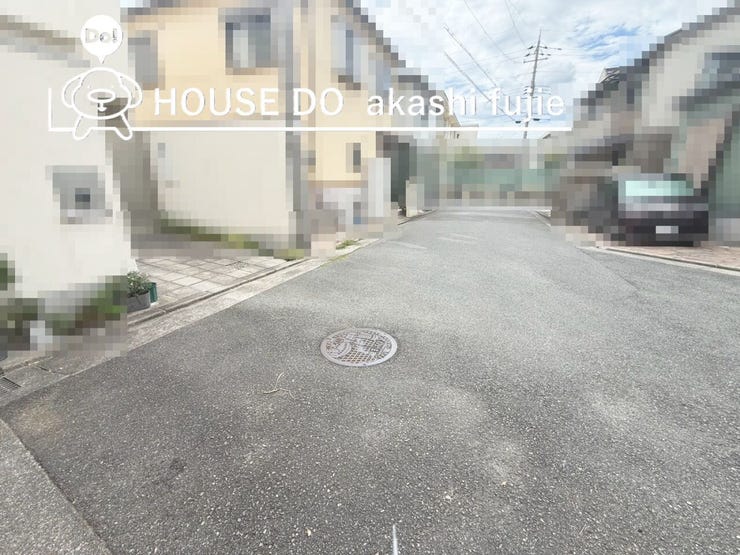 前面道路は交通量も少なく安心です