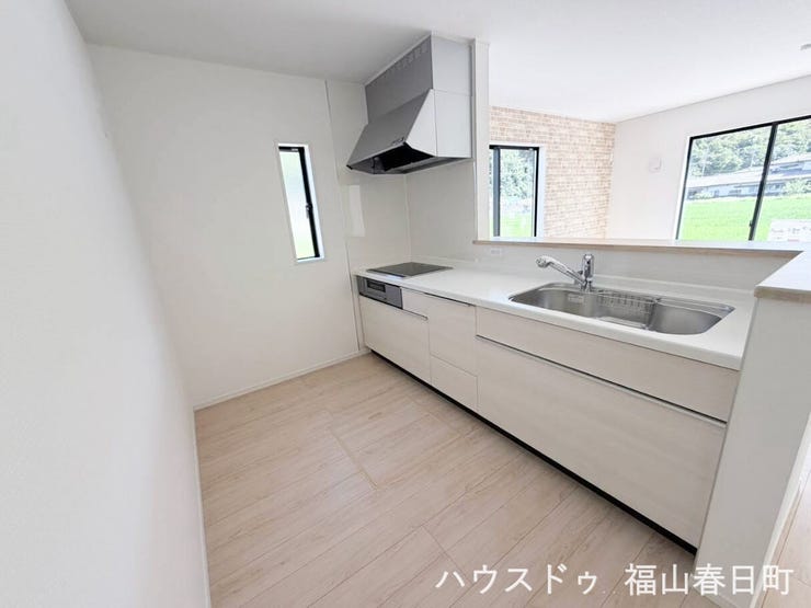 ■料理が楽しくなるキッチン■対面式カウンターで家族との会話を楽しみながら調理できる、機能性と開放感を兼ね備えた空間です。