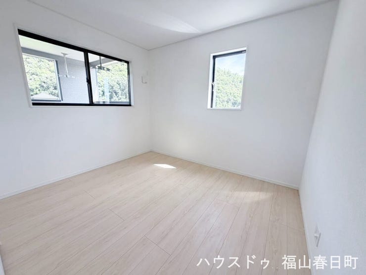 ■2階5.75畳洋室②■クローゼットを備えた5.75帖の洋室。子ども部屋はもちろん、書斎や趣味のスペースとしても使いやすいお部屋です。