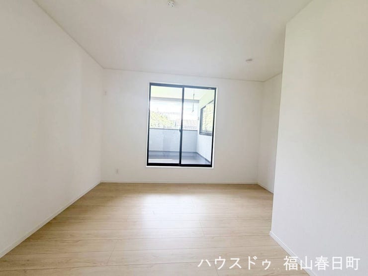 ■2階7.25畳洋室①■約7.25畳の洋室。主寝室としてはもちろん、ベビーベッドやデスクも置けるため、子育て世帯にもおすすめです。