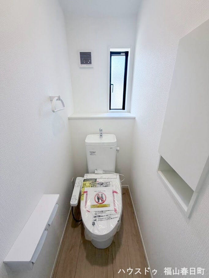 トイレは各階に1か所ずつ設置。忙しい朝の混雑を軽減でき、夜間に階段を移動する負担も少ない便利な間取りです。
