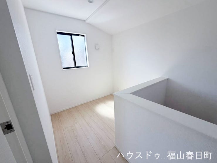 2階の階段横ホールは、室内干しや収納、読書スペースなど、ご家族に合わせて多目的に活用できます。