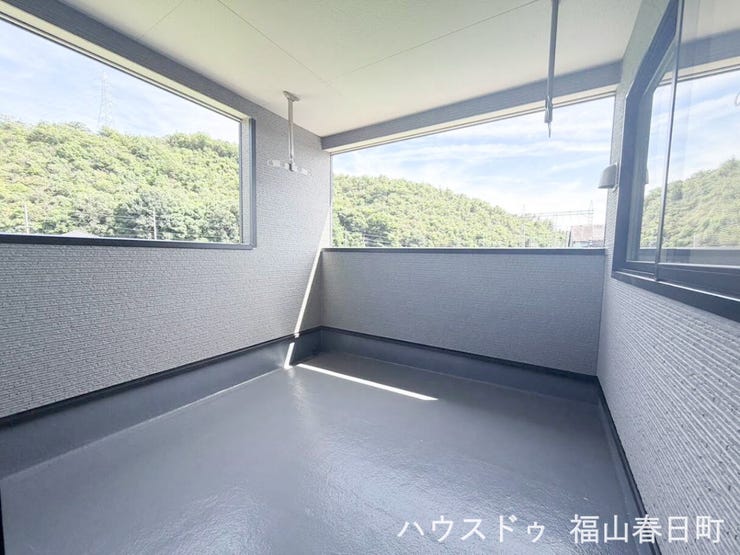 陽当たり良好。洗濯物やお布団もたっぷり干せるワイドバルコニー。