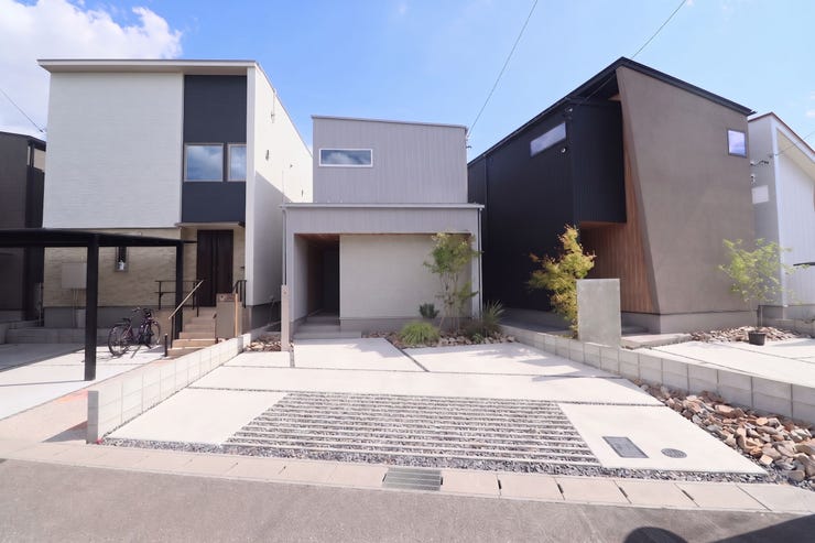 【外観】
※こちらの写真は物を消す、明るさを調整する加工を行っております