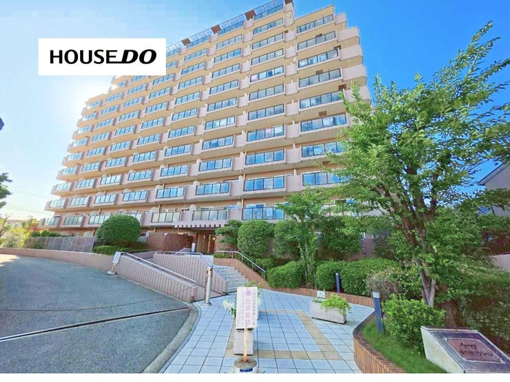 【外観】
ペットと暮らせる大規模マンション。宅配ボックス付で不在時も安心、緑豊かな住環境も魅力です。