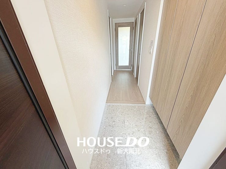 ■玄関からリビングへ続く廊下は、洋室とトイレへつながるすっきりとした動線!
■居室と水回りへ移動しやすく、毎日の暮らしをスムーズにしてくれる間取りです♪