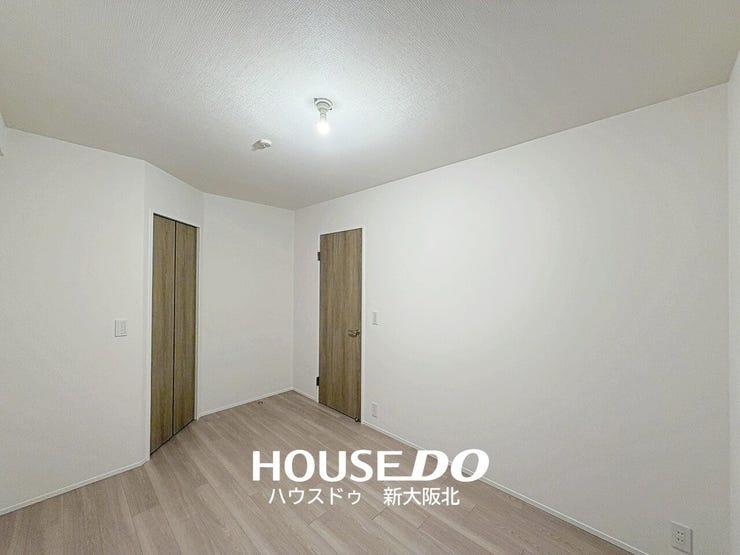 ■玄関入って左手には約6・0帖の洋室!
■独立した居室として使いやすく、主寝室や子ども部屋などにもおすすめです♪
