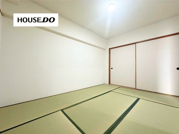 家具を置かずそのまま使っても心地よい和室。来客用のお部屋としても重宝します。