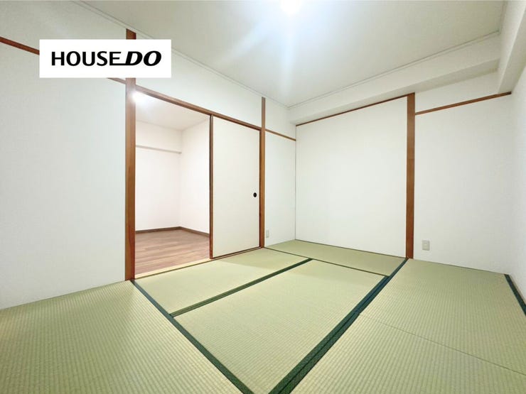 洋室側へ行き来できる和室。生活スタイルに合わせて多目的に活用できる一室です。