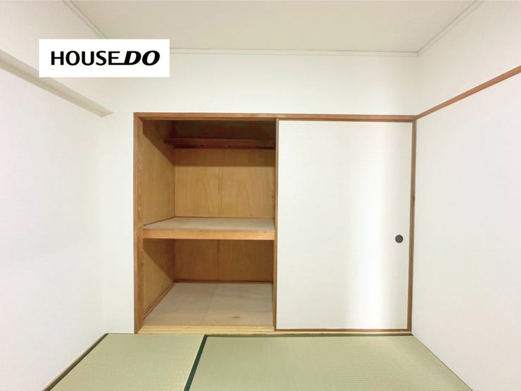 天袋付きの押入れを備えた和室。布団や季節用品などもしっかり収納できます。