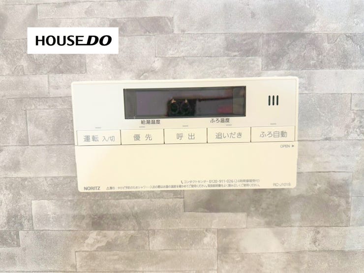 追い焚き・自動お湯張り機能付き。いつでも快適な温度のお風呂を楽しめる便利な設備です。