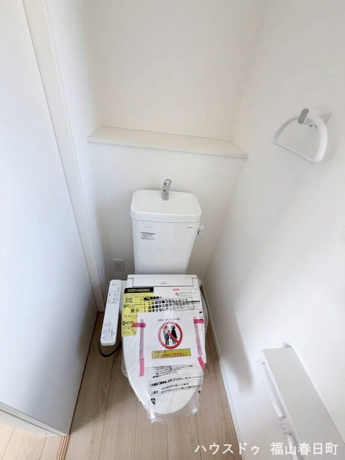トイレは各階に1か所ずつ設置。忙しい朝の混雑を軽減でき、夜間に階段を移動する負担も少ない便利な間取りです。
