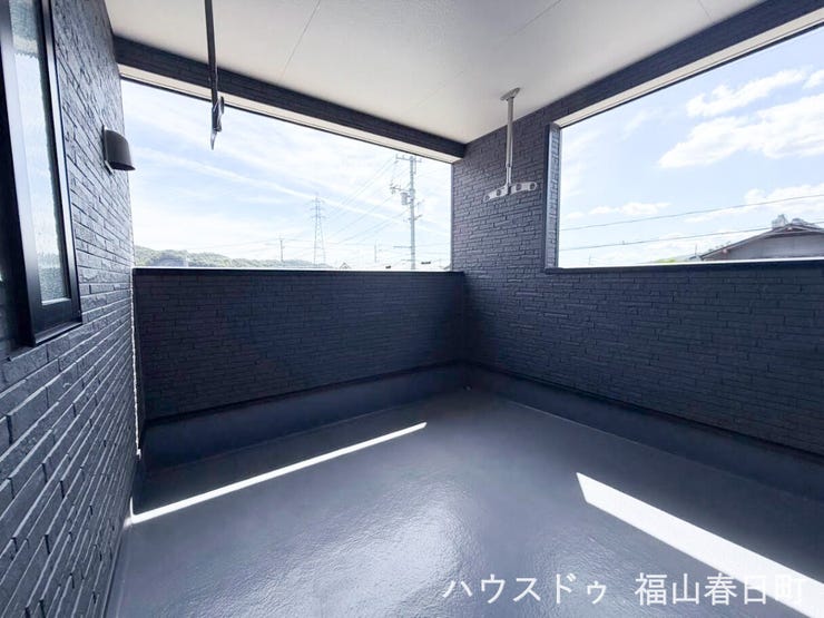 陽当たり良好。洗濯物やお布団もたっぷり干せるワイドバルコニー。