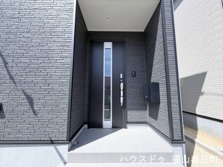 ■「ただいま」の安堵をくれる場所■訪れる人を迎え入れ、帰るたびにホッと一息つける、明るく機能的なエントランス。