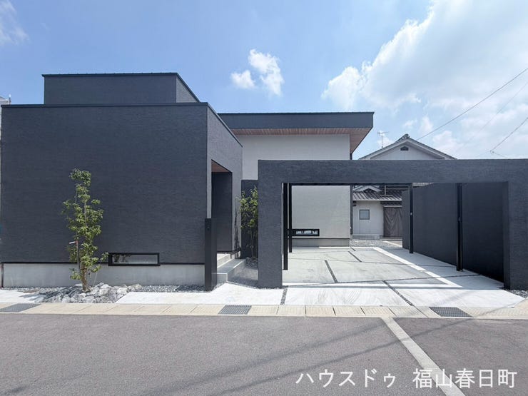 【間取り】
カーポートも広く車3台も可能です!