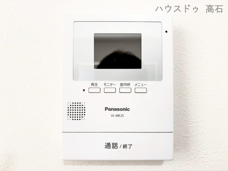 来客時に室内から相手の顔と声を確認できる、安心のモニター付きインターホンです。
