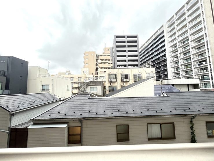 朝は心地よい光がたっぷりと差し込み、家族の笑顔が自然と増える明るい空間です。