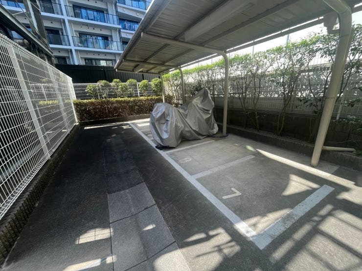 屋根付きバイク置き場