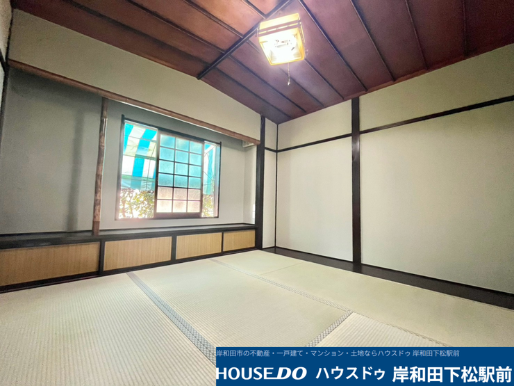 心落ち着く和の雰囲気が魅力の、ゆったりとした広さの和室です。い草の香る畳の上で手足を伸ばしてくつろげるほか、客間や小さなお子様のお昼寝スペースとしても便利にお使いいただけます!