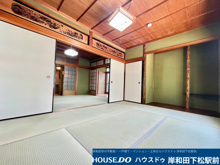 襖を開放することで隣室と一体利用ができ、より広々とした空間としてお使いいただける続き間の和室です。伝統的な趣きがあり、ご親戚が集まる際や大人数の来客時にも大変便利です!