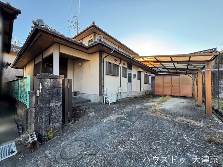 【外観】
古家付き。解体更地渡しの予定です。