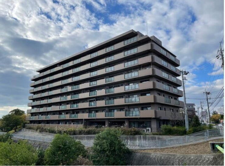 【外観写真】
2026年7月リフォーム済!即入居可♪
1階部分のお部屋
駐車場は立体式(サイズ制限あり)
小学校まですぐ!お子様の登下校も安心♪