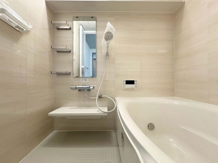 【Bathroom】お子様とのバスタイムにも十分な広さがあり、掃除も簡単にできます。