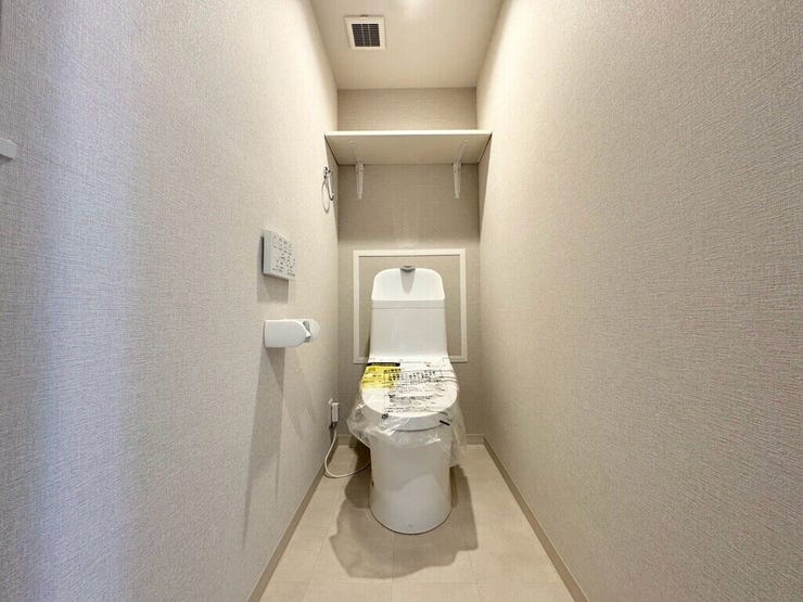 【Toilet】清潔感があり、落ち着いたデザインのトイレ。家族みんなが快適に使えます。