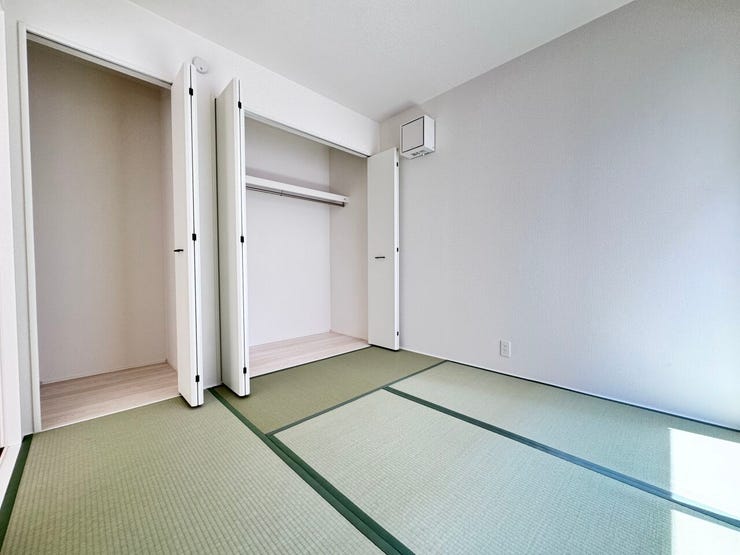 洋風和室はお子様のお昼寝や遊び場、お客様対応としてもお使いできます♪