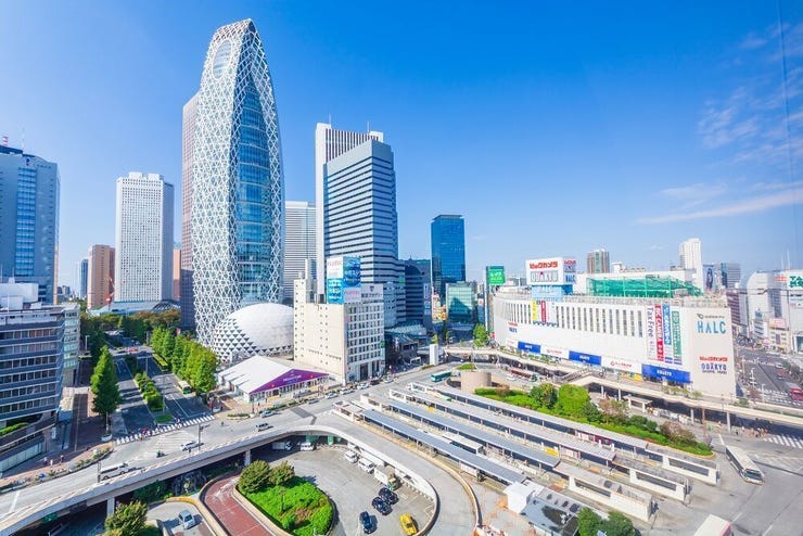 新宿エリアは徒歩圏内!新宿西口駅へは約4分でアクセス可能です!