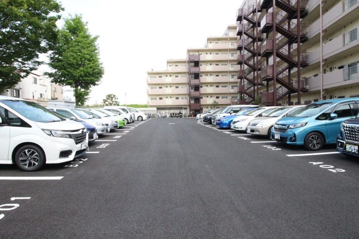 敷地内にカースペースがあれば、お出かけやお買い物の際の搬入出もらくらくです。