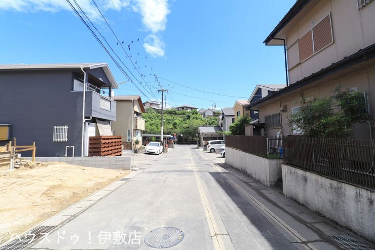 大明丘１丁目 新築戸建 【前面道路】
南側前面道路、東方面
前面道路幅員約6.0ｍと広々で駐車も楽々です