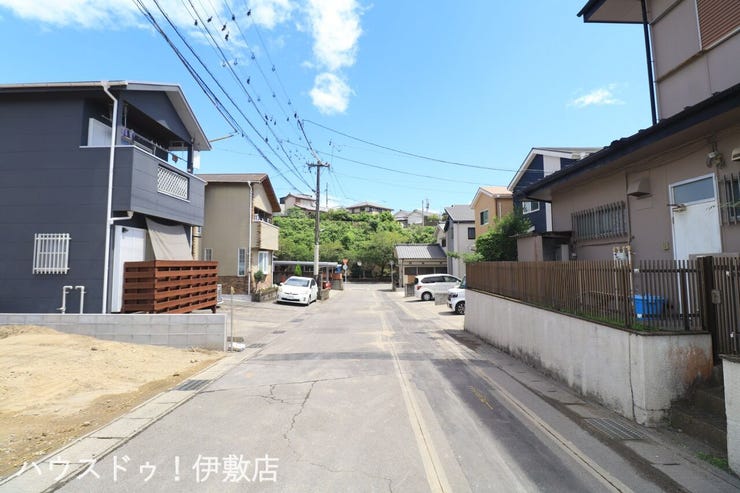 大明丘１丁目 新築戸建 【前面道路】
南側前面道路、東方面
前面道路幅員約6.0ｍと広々で駐車も楽々です