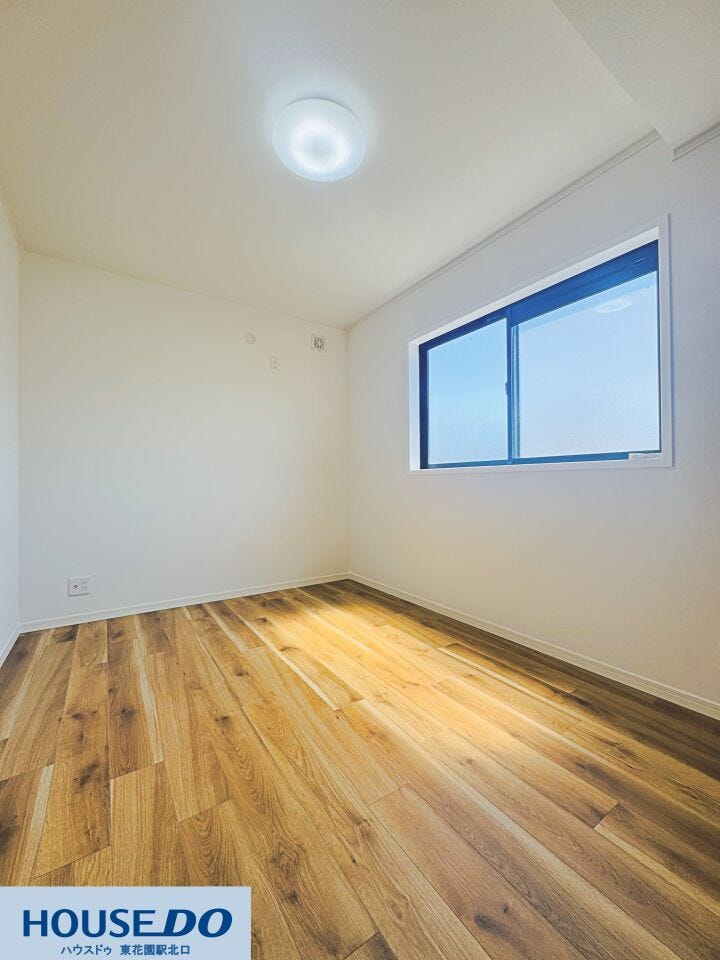 採光と風通しに配慮された窓を配置したお部屋です☆ベッドやデスクを置いても余裕のある広さで、子供部屋や作業部屋としても利用しやすくなっています!