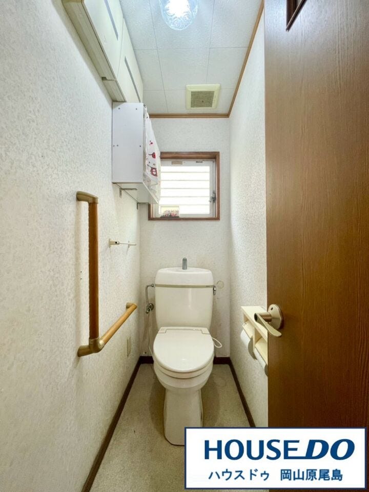 朝の忙しい時間にも活躍してくれそうな、トイレは1階と2階に配置しています♪ ※AIにて家具等を消去加工した画像となり、実際の内観には家具が配置されております。