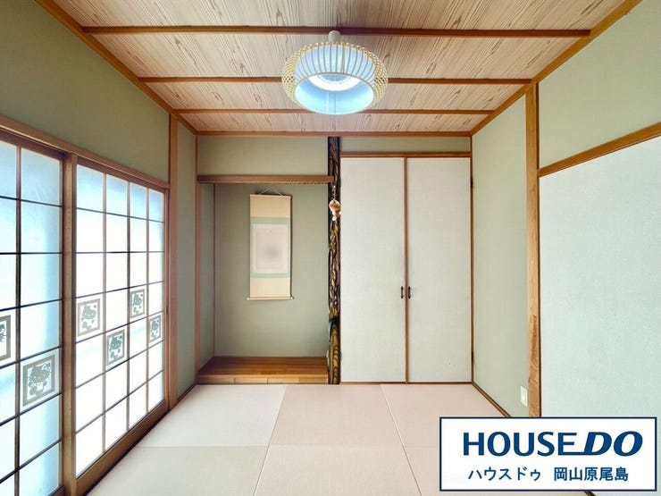 落ち着きのある和室は、来客用にもお子様の寛げる空間としても使えます。 ※AIにて家具等を消去加工した画像となり、実際の内観には家具が配置されております。