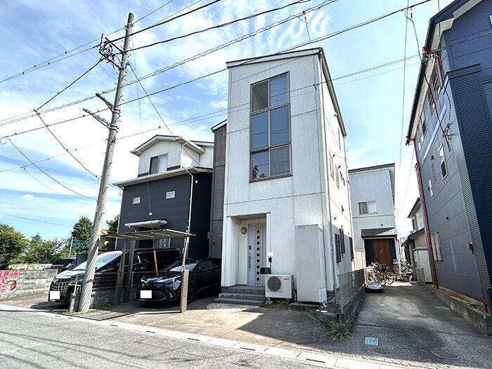 【外観】
【北区別所町中古戸建】
★ご案内可能★資料請求だけでも大歓迎★リフォーム済住宅★土地面積約31坪!★カースペース2台★3SLDK★住宅ローン相談乗ります!