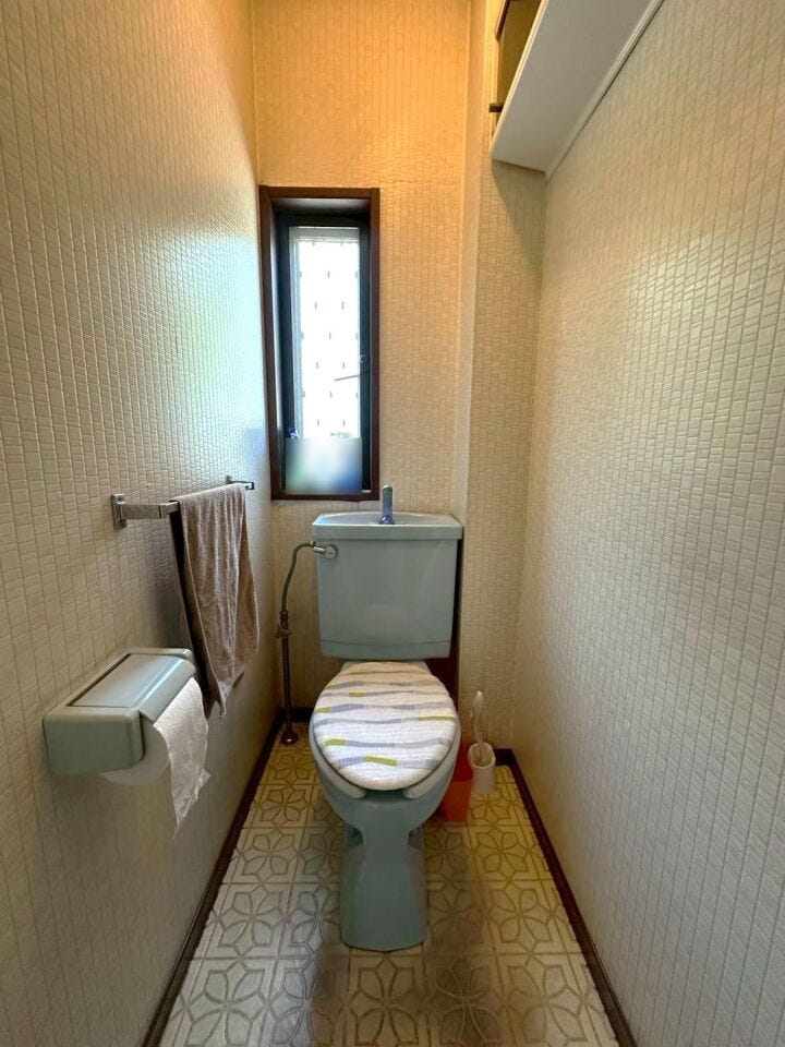 ◆1階トイレです。2階ともに小窓があり換気も良好。