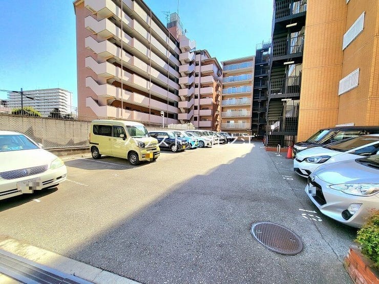 ★平面式駐車場。自走式なので機械式と違って待ち時間が無いのが嬉しいポイント♪