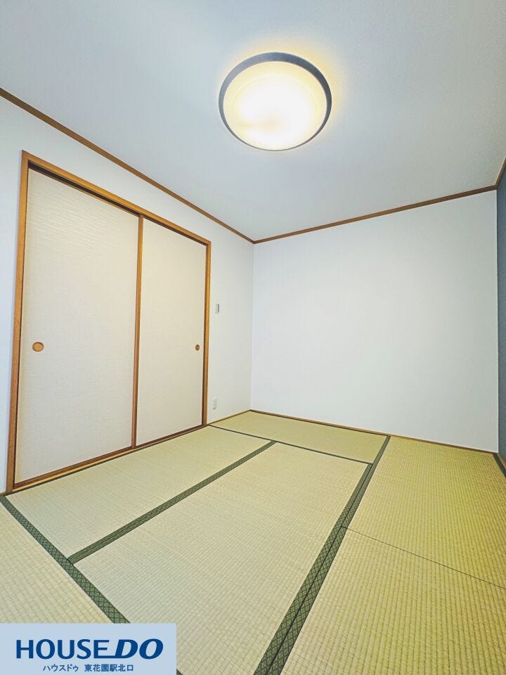 大きな押し入れを備えた機能的な和室!布団や季節ものの衣類、大きな荷物もすっきり収納できます♪客間としても重宝する使い勝手の良い一室☆