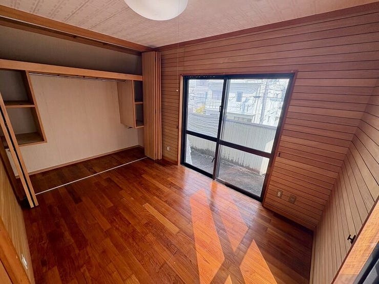 朝の光が気持ちいいバルコニーサイドのお部屋