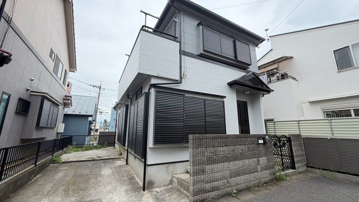 【外観】
★ご案内可能★資料請求だけでも大歓迎★リフォーム済住宅★土地面積30坪!★カースペース2台★3LDK★住宅ローン相談乗ります!