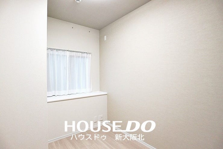 ■玄関横のサービスルームです!
■約4帖の広さがあるので、趣味のスペースとしても◎