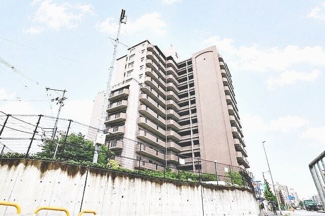 ■千里第三小学校・・・徒歩15分
■第一中学校・・・徒歩18分
■スーパー・コンビニ・・・徒歩4分